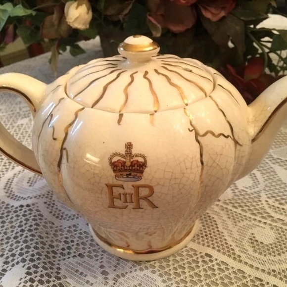 Vtg 1953 Sudlow's Queen Eliz. Coronation Teapot - Picture 4 of 6
